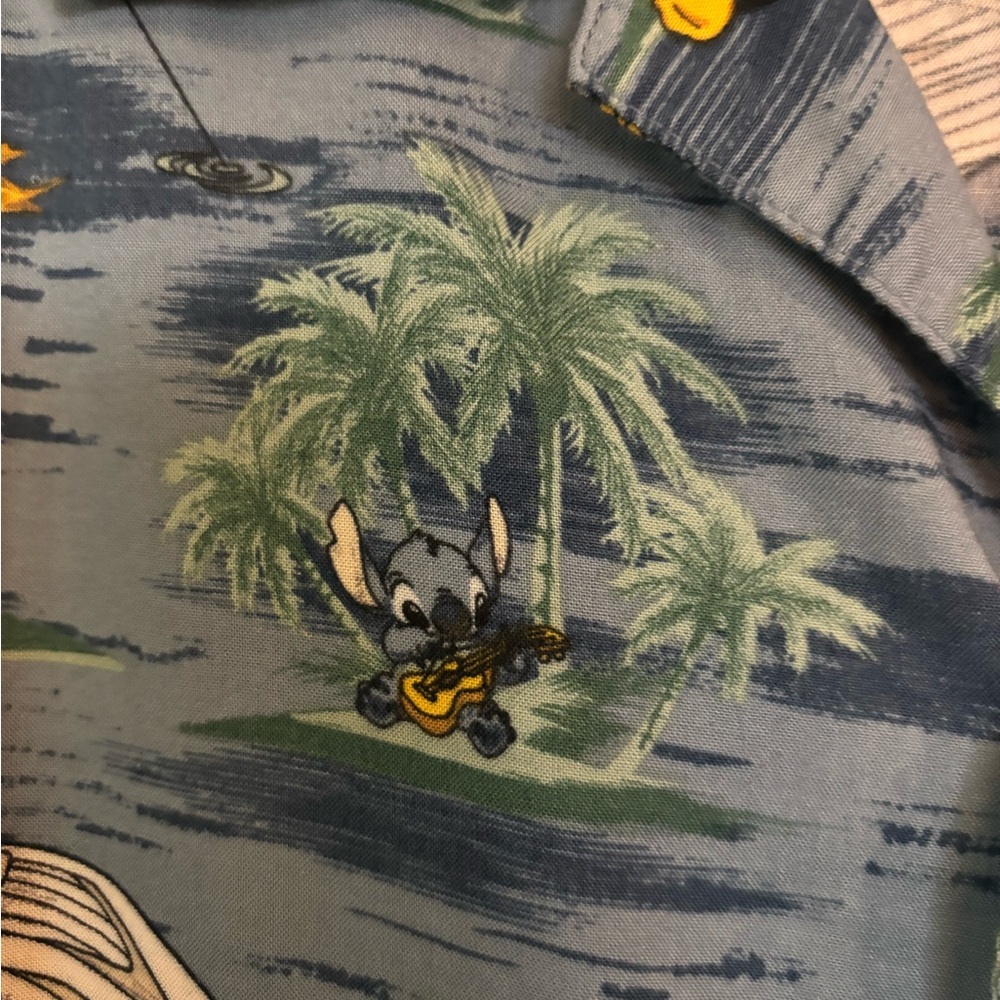 Disney “Mickey and FriendS” Blue Hawaiian Print Men's Shirt - size Large - Picture 4 of 7